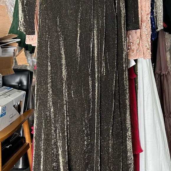 Mac Duggal 49088 NWT LONG SLEEVE FAUX WRAP A LINE GOWN - Picture 4 of 8